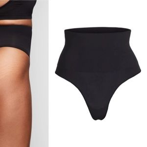 SKIMS Core Control Thong onyx